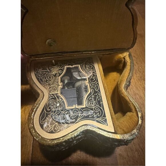 Vintage Butterfly Filligree Metal Music Box Plays Melody of Love Hinged 3.25” - Picture 2 of 13